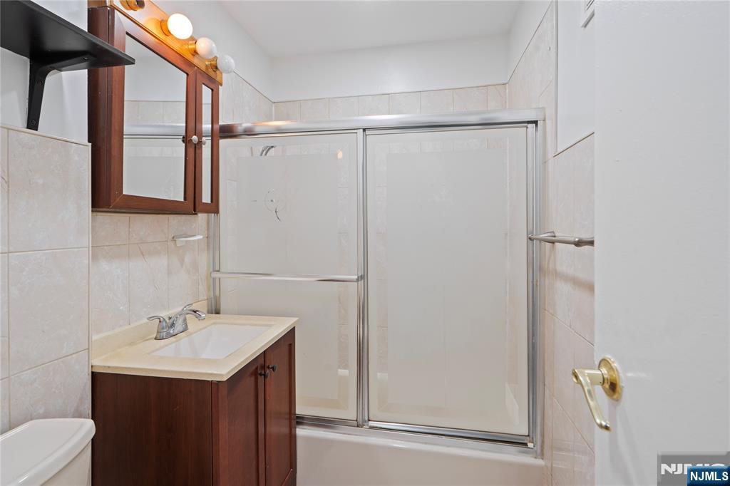 2215 Grand Avenue 14
