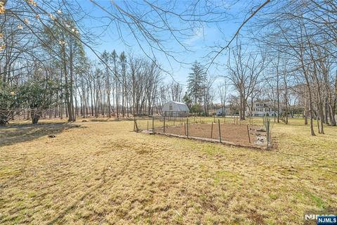 Photo of 510 W Saddle River Road, Ridgewood Village, NJ 07450 (MLS # 26009663)