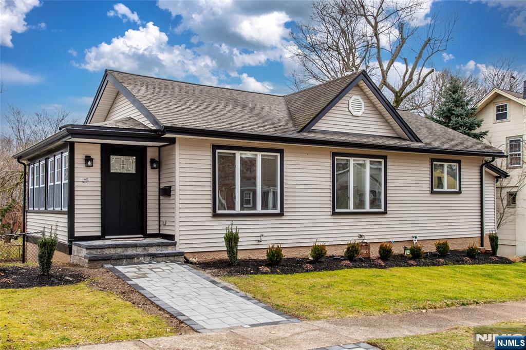 Rental Property at 35 Roosevelt Ave, Westwood, New Jersey - Bedrooms: 3 
Bathrooms: 2 
Rooms: 6  - $4,750 MO.