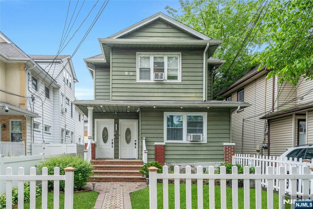 Property for Sale at 217 Park Avenue, Passaic, New Jersey - Bedrooms: 7 
Bathrooms: 3 
Rooms: 17  - $750,000
