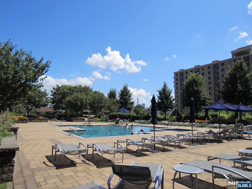 8100 River Road 917