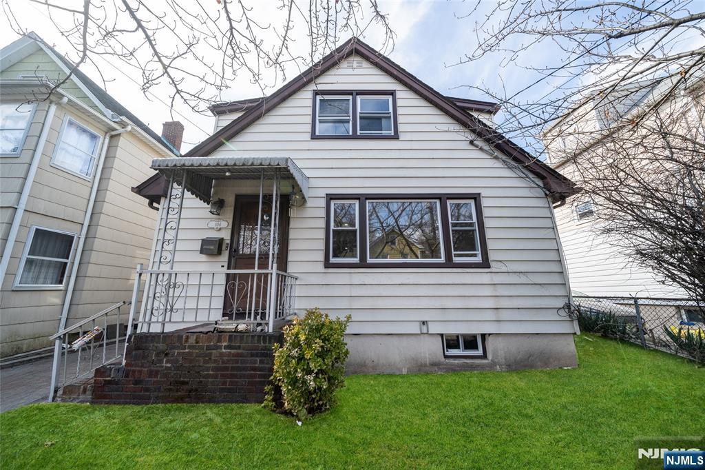 104 Hayward Pl 1, Wallington, New Jersey - 2 Bedrooms  
1 Bathrooms  
3 Rooms - 