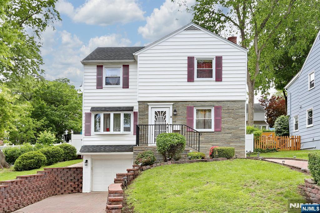 8 Melman Terrace, Maplewood, New Jersey - 4 Bedrooms  
3 Bathrooms  
8 Rooms - 