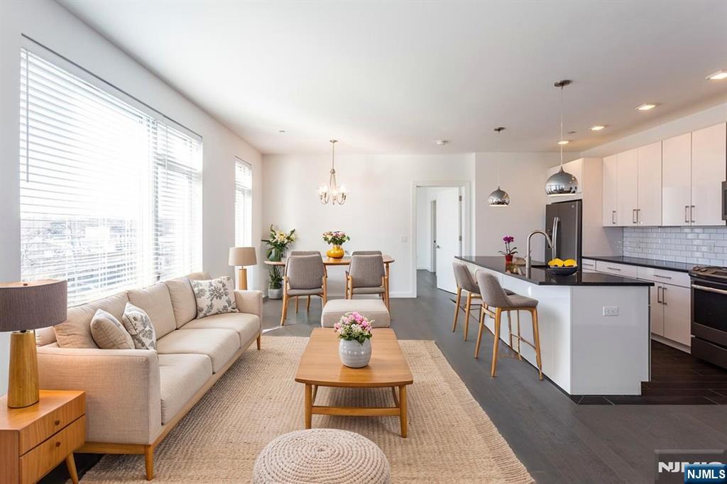 Rental Property at 159 Cedar St 202, Fort Lee, New Jersey - Bedrooms: 2 
Bathrooms: 2 
Rooms: 4  - $3,700 MO.