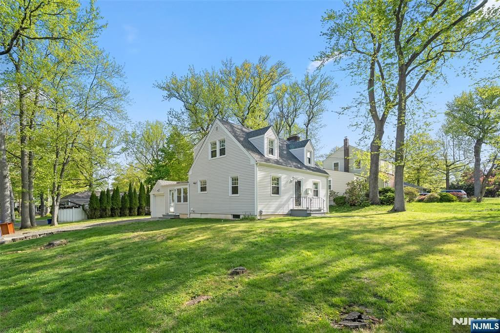 Photo of 267 Hickory Avenue, Tenafly, NJ 07670 (MLS # 26014148)