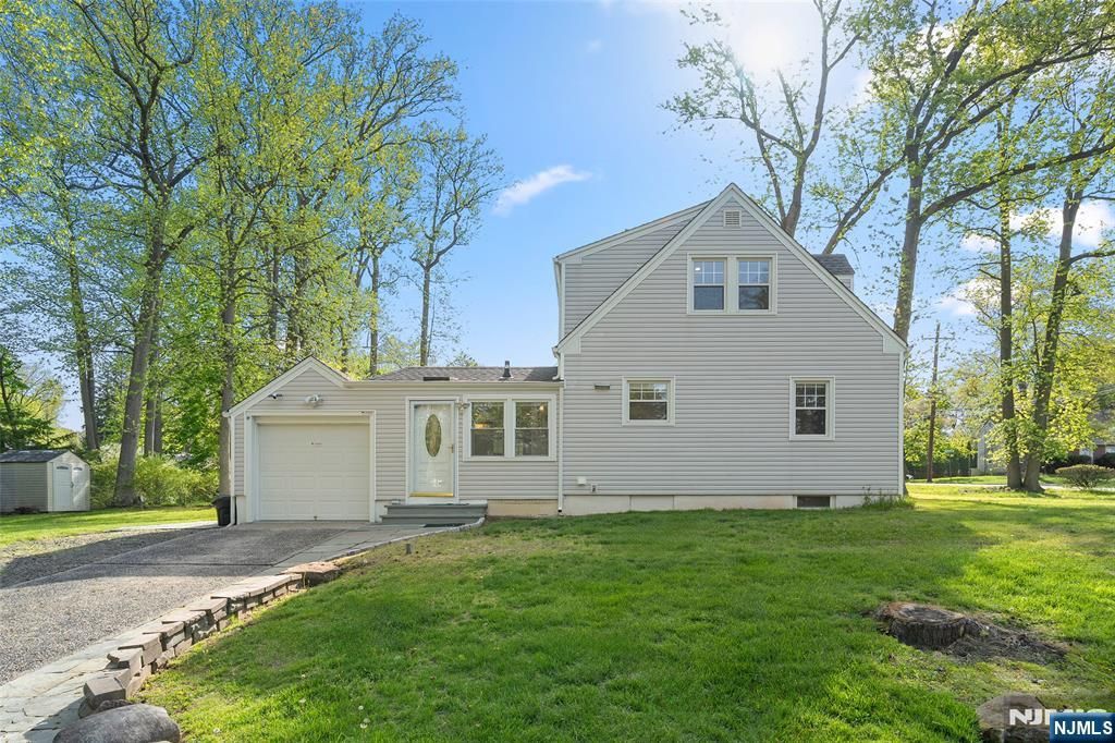 Photo of 267 Hickory Avenue, Tenafly, NJ 07670 (MLS # 26014148)