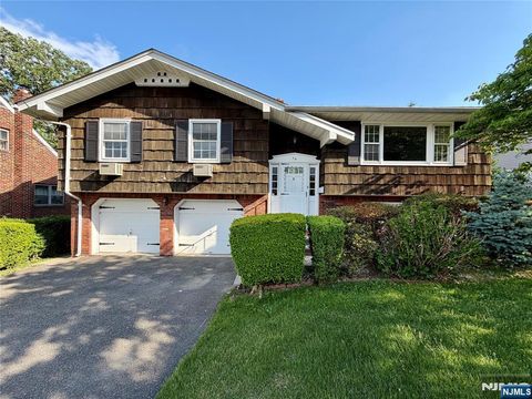 Photo of 54 Franklin Avenue, Saddle Brook, NJ 07663 (MLS # 26018978)