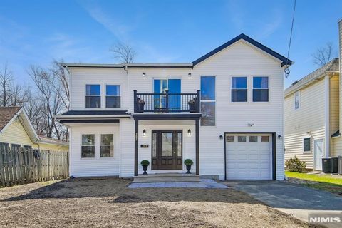 Photo of 207 Lake Shore Drive, Par-Troy Hills Township, NJ 07034 (MLS # 26007319)