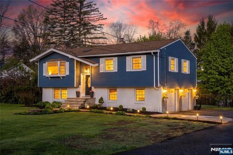 Photo of 29 Lake Wallkill Road, Vernon, NJ 07461 (MLS # 26019312)