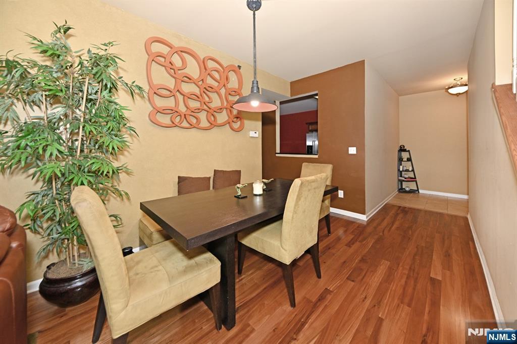 175 Rochelle Avenue 301