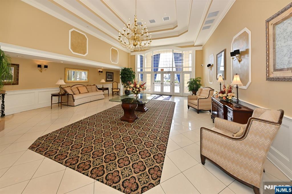 175 Rochelle Avenue 301