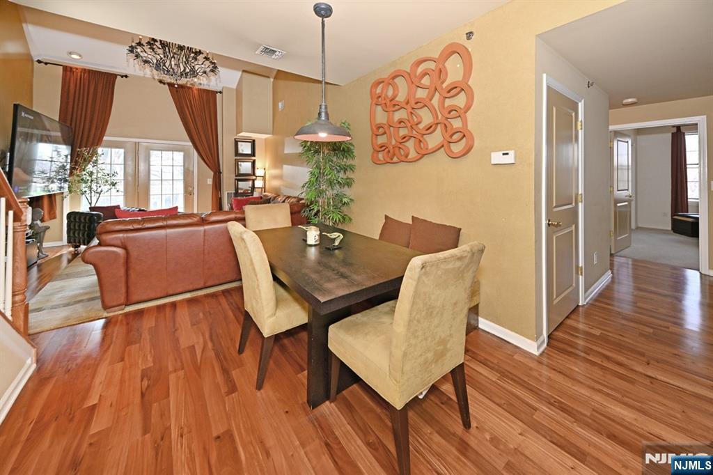 175 Rochelle Avenue 301