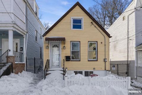 11 Tichenor Terrace Irvington NJ 07111