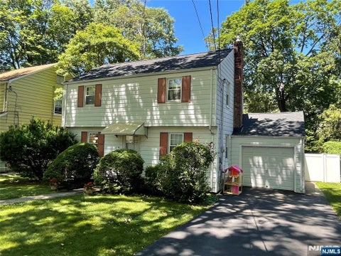 Photo of 772 Stelton Street, Teaneck, NJ 07666 (MLS # 26022279)