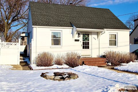 604 Elm Avenue Saddle Brook NJ 07663