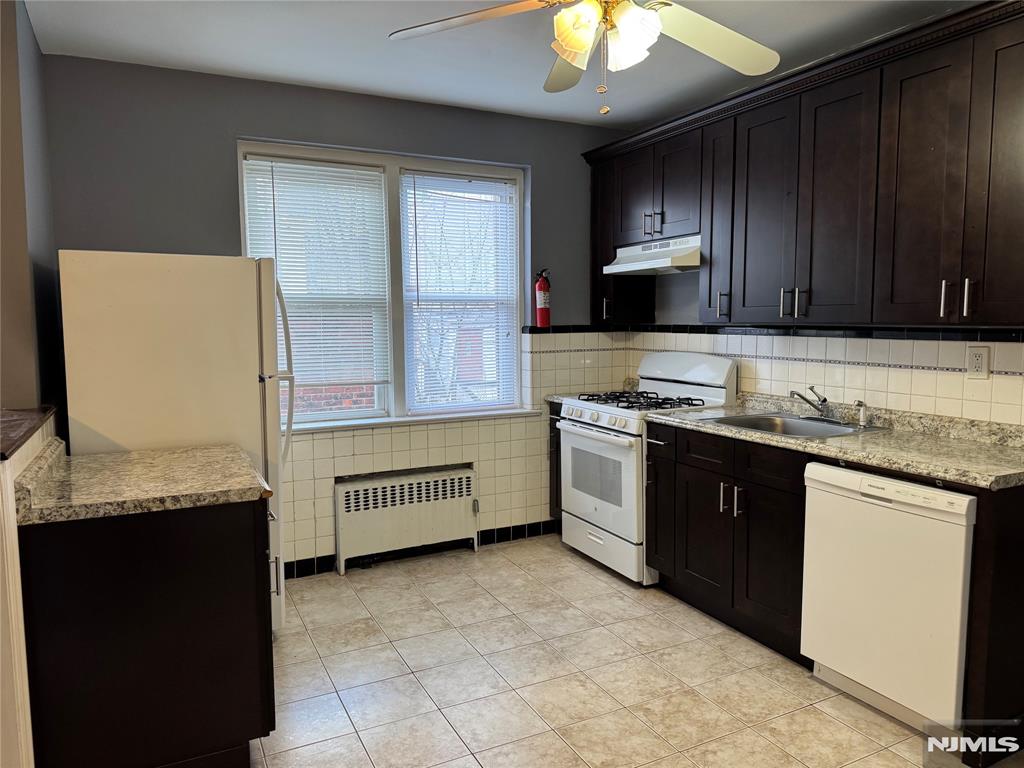 788080 Carmer 3, Belleville, New Jersey - 2 Bedrooms  
1 Bathrooms  
4 Rooms - 