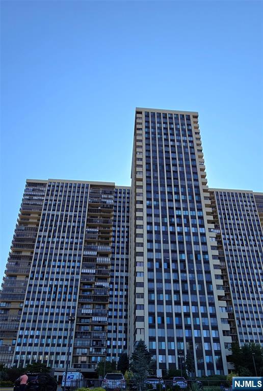 Rental Property at 200 Winston Dr 121, Cliffside Park, New Jersey - Bedrooms: 2 
Bathrooms: 2 
Rooms: 4  - $3,000 MO.