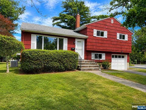 Photo of 6 Rose Ct, Closter, NJ 07624 (MLS # 26023054)
