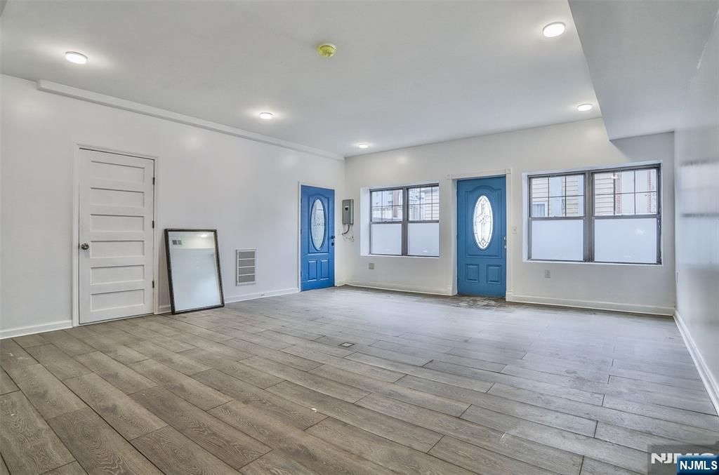 Photo of 9017 Riverside Place, North Bergen, NJ 07047 (MLS # 26019937)