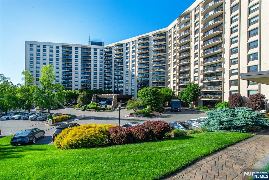 Property for Sale at 2 Clairidge Dr 3Nw, Verona, New Jersey - Bedrooms: 1 
Bathrooms: 1  - $369,000
