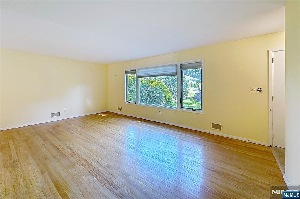 8 Mohawk Avenue