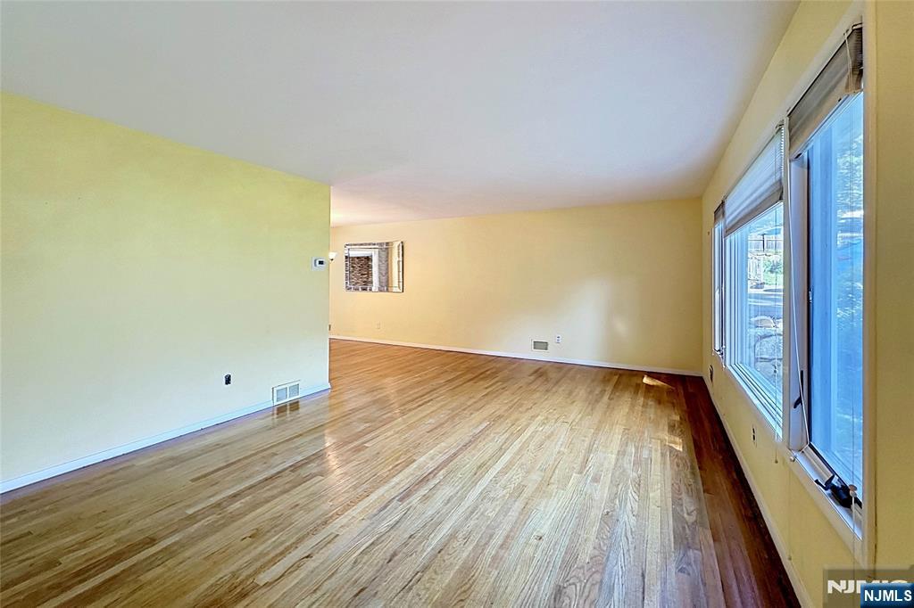 8 Mohawk Avenue