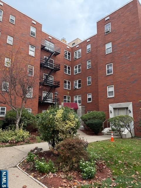 Photo of 2340 Linwood #2C, Fort Lee, NJ 07024 (MLS # 25039374)