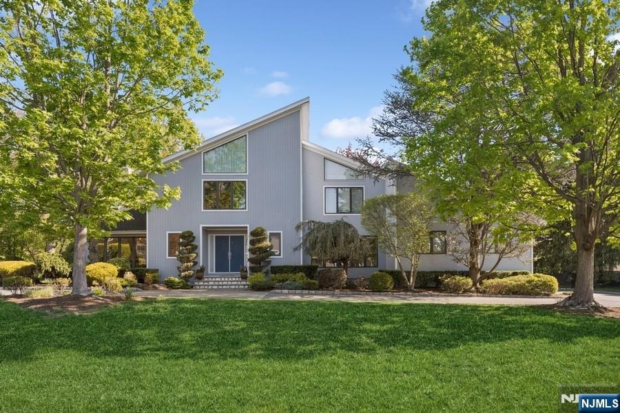 Property for Sale at 3 Blackberry Lane, West Caldwell, New Jersey - Bedrooms: 5 
Bathrooms: 5 
Rooms: 10  - $1,475,000