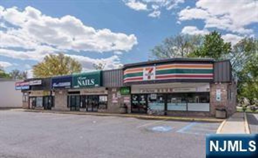 ATTRACTIVE PRIME RETAIL SPACE IN HIGH VISIBILITY STRIP MALL WITH 7/11 ANCHOR. GREAT OPPORTUNITY AND PERFECT FOR ALL KINDS OF BUSINESSES. 10 FOOT CEILINGS, AMPLE PARKING WITH 30 SPACES & SIGNAGE COMPLETE THIS GEM.