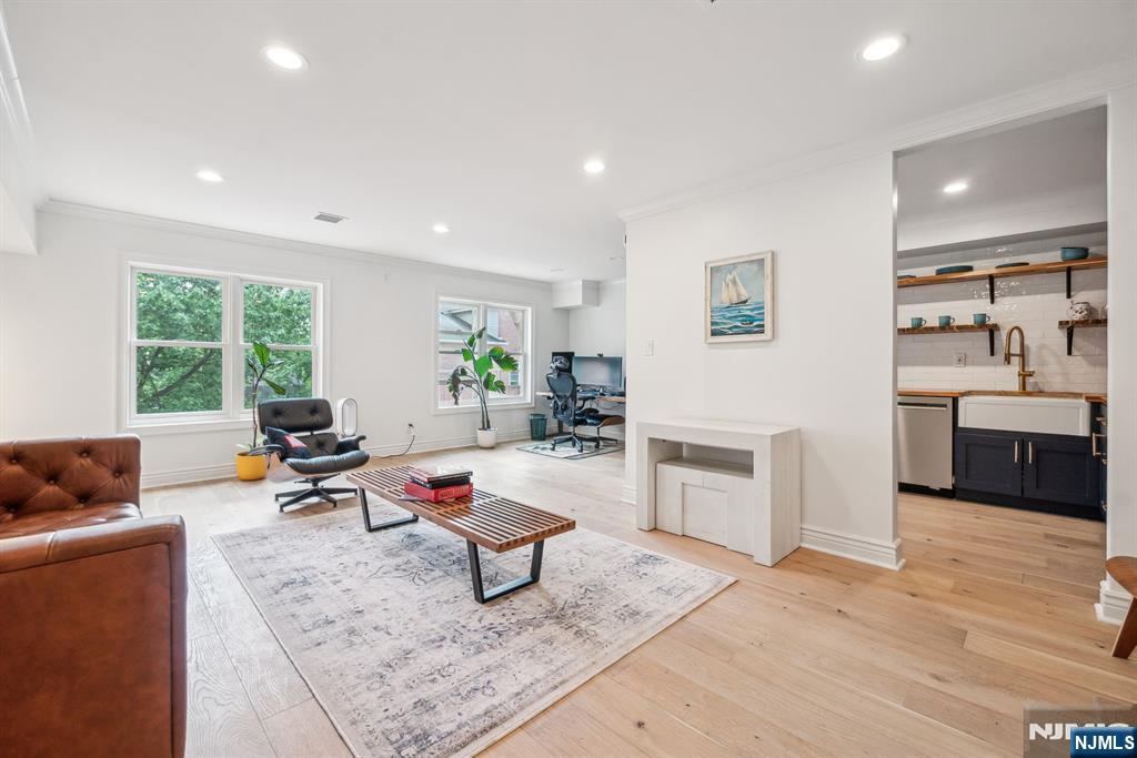 29 Upper Mountain Avenue C2904