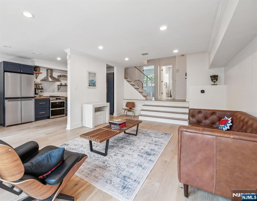 29 Upper Mountain Avenue C2904