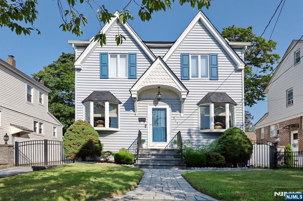 Photo of 317 Hillcrest Avenue, Wood Ridge, NJ 07075 (MLS # 25036985)