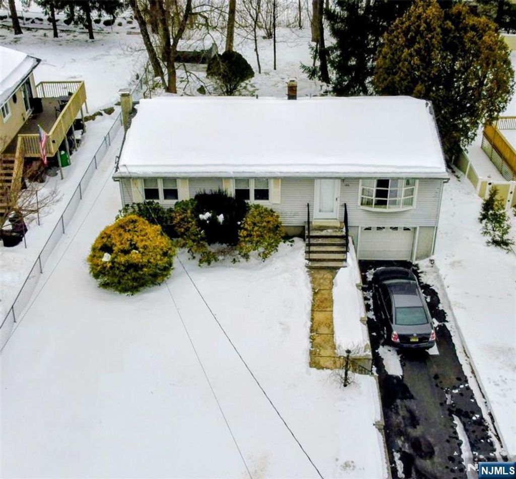 Photo of 106 Walnut Street, Oakland, NJ 07436 (MLS # 26004769)