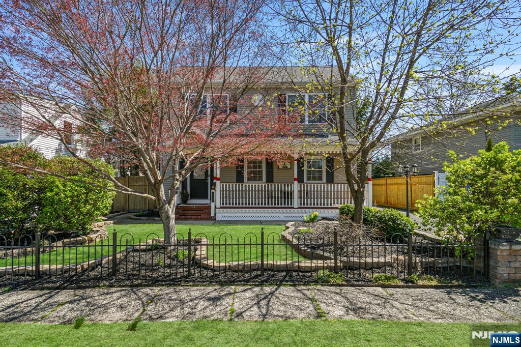 Property for Sale at 503 Bryant Place, Fair Lawn, New Jersey - Bedrooms: 3 
Bathrooms: 3 
Rooms: 6  - $749,000