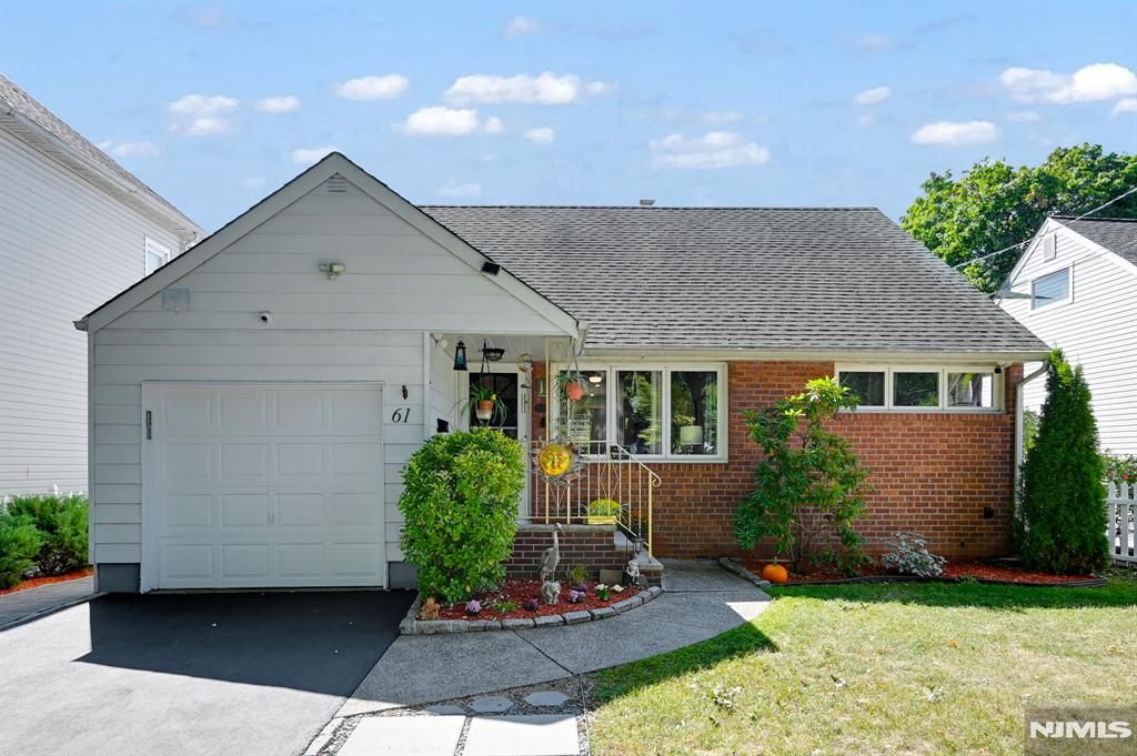 Photo of 61 Hobart Street, Ridgefield Park, NJ 07660 (MLS # 25033868)