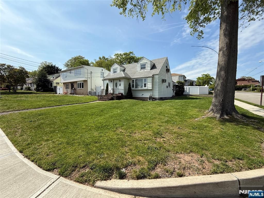Photo of 65 Hamilton Avenue, Elmwood Park, NJ 07407 (MLS # 26017534)