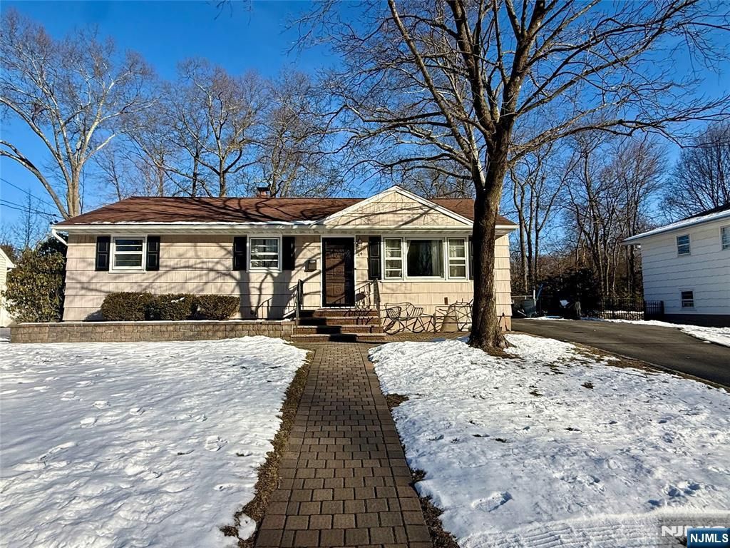 Photo of 44 Leonard Drive, Waldwick, NJ 07463 (MLS # 26002319)