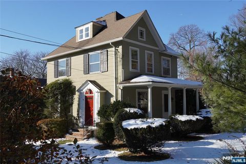 Photo of 89 Rea Avenue, Midland Park, NJ 07432 (MLS # 25043975)