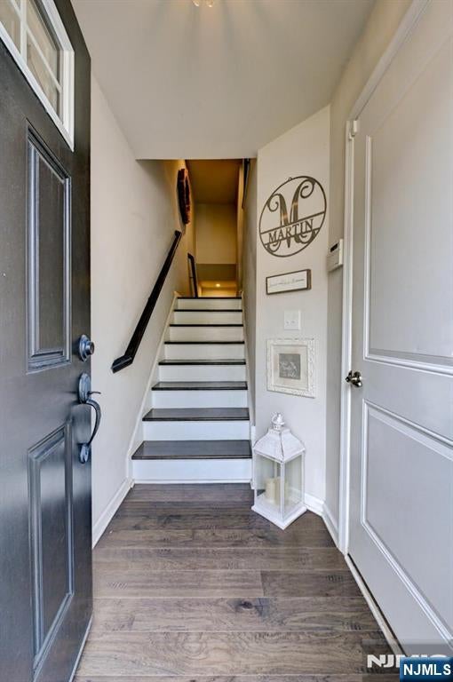 4 Woodland Way