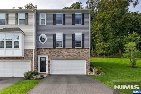 Photo of 4 Woodland Way, Mount Arlington Boro, NJ 07856 (MLS # 26039932)