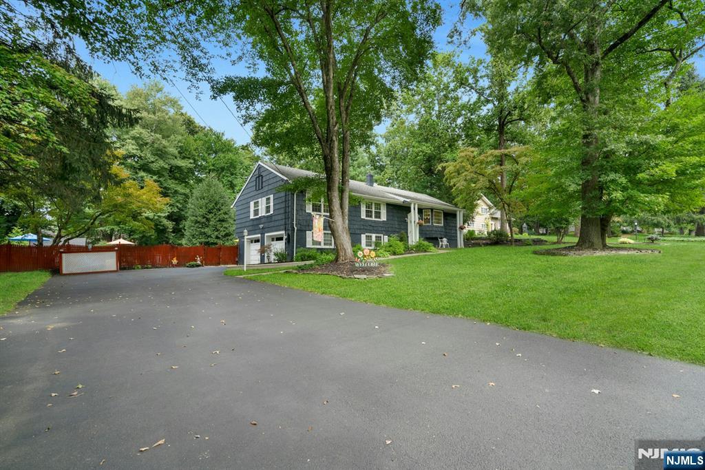Homes for Sale in Northern NJ | ThisIsRiverEdge.com 561 Bernita Drive