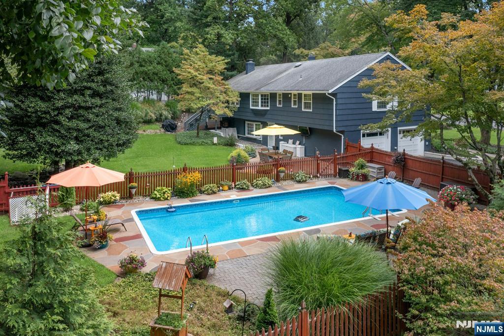 Homes for Sale in Northern NJ | ThisIsRiverEdge.com 561 Bernita Drive