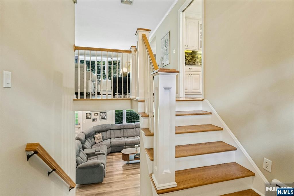 Homes for Sale in Northern NJ | ThisIsRiverEdge.com 561 Bernita Drive