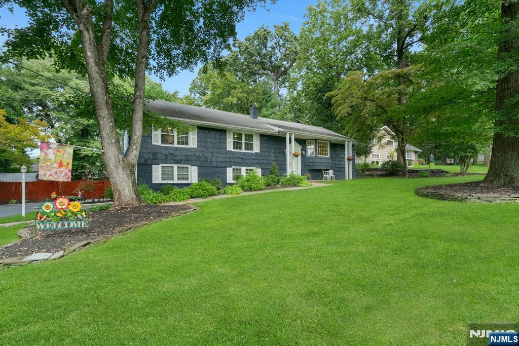 Homes for Sale in Northern NJ | ThisIsRiverEdge.com 561 Bernita Drive