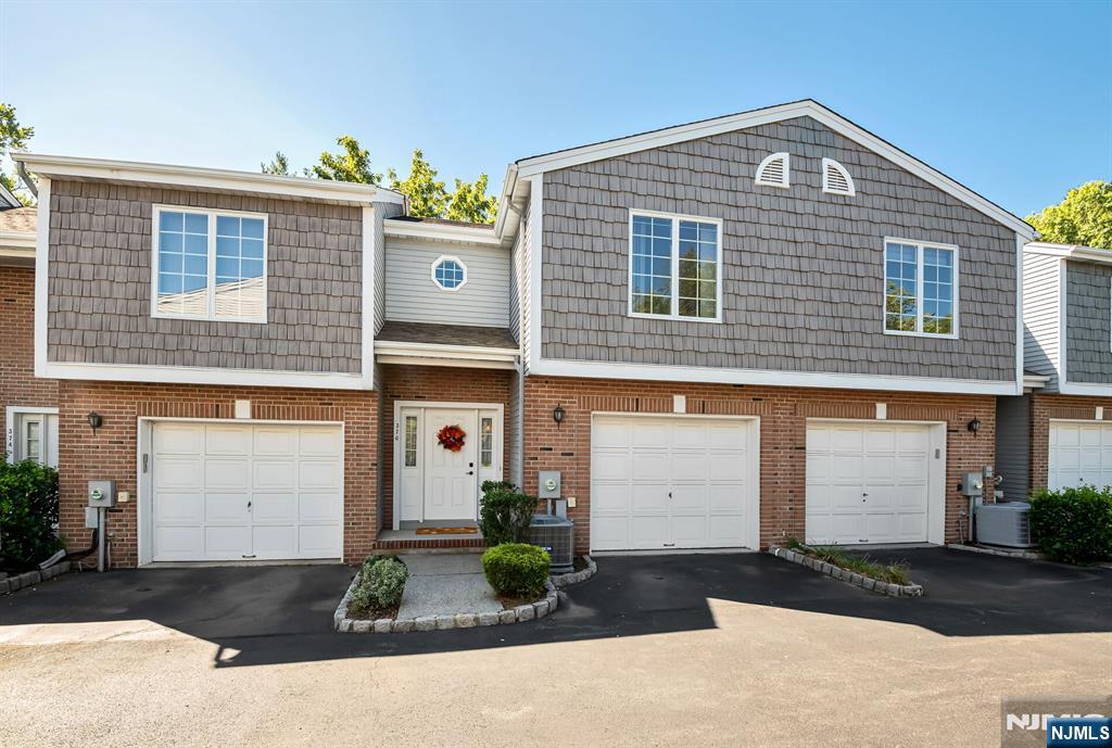 376 Madison Avenue T056