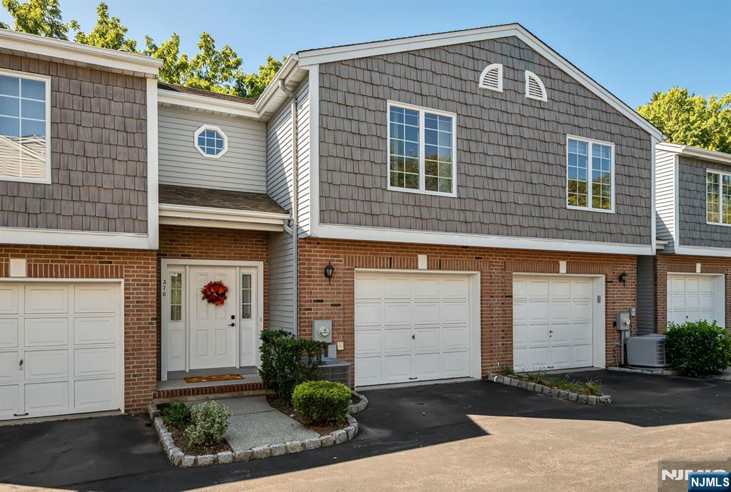 376 Madison Avenue T056