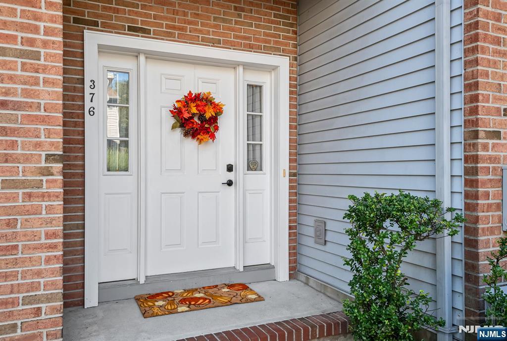 376 Madison Avenue T056