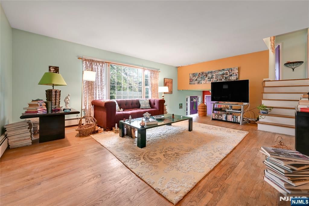 Photo of 7 Edgewood Court, Hillsdale, NJ 07642 (MLS # 25037240)