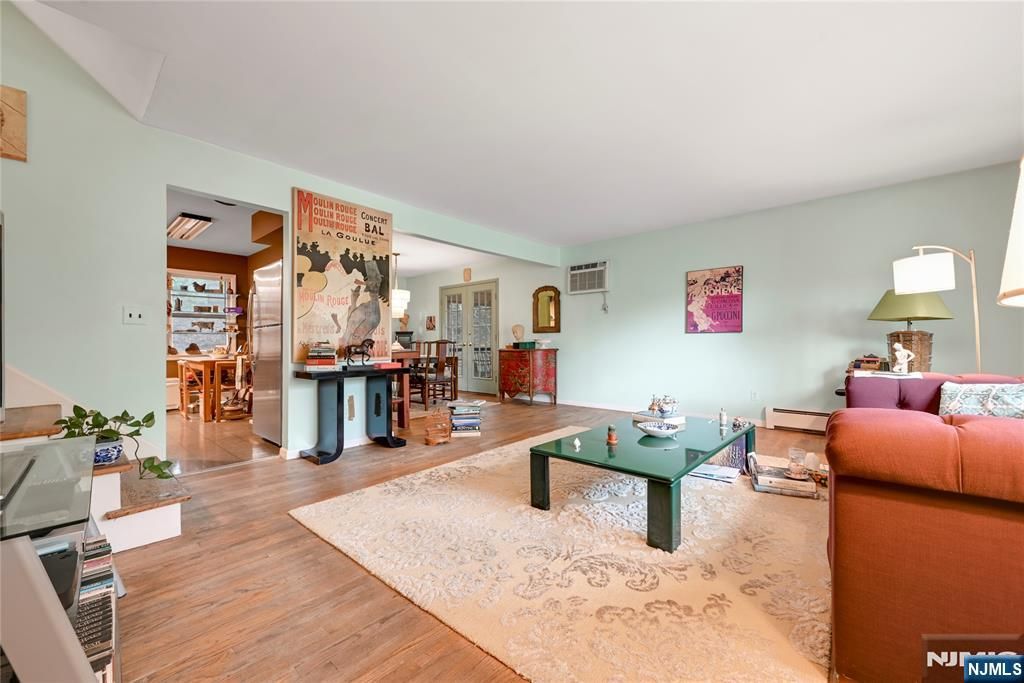 Photo of 7 Edgewood Court, Hillsdale, NJ 07642 (MLS # 25037240)