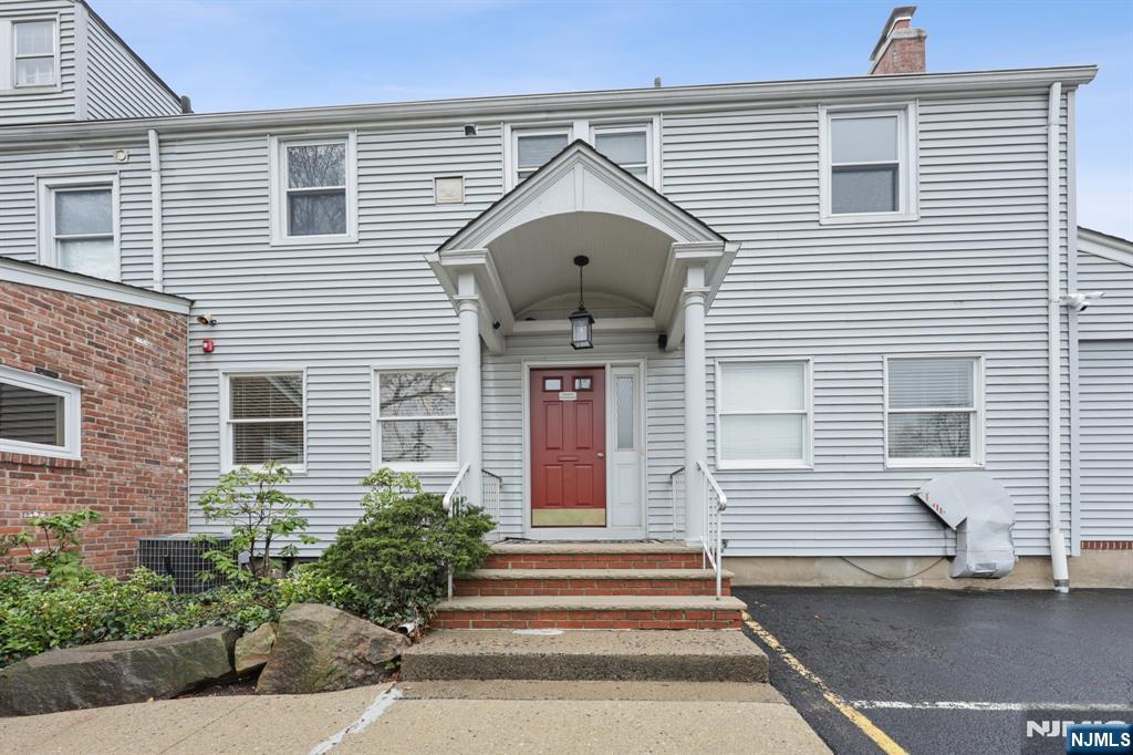 Rental Property at 756 Cedar Ln 2, Teaneck, New Jersey - Bedrooms: 3 
Bathrooms: 1 
Rooms: 5  - $3,800 MO.